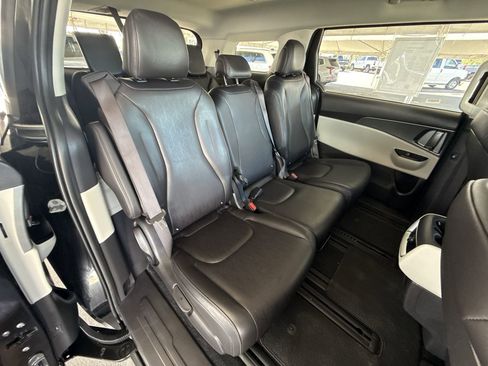 Used 2024 Kia Carnival LX image 23