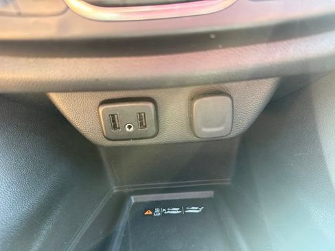 Used 2023 Chevrolet Traverse LT FWD image 20
