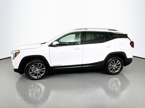 Used 2023 GMC Terrain SLT AWD/4WD image 4