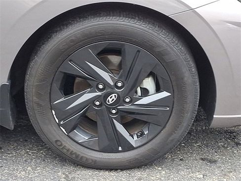 Used 2023 Hyundai Elantra SEL w/ Winter Weather Package image 8