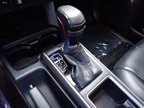 Used 2020 Toyota Tacoma TRD Off-Road w/ TRD Premium Off Road Package AWD/4WD image 19