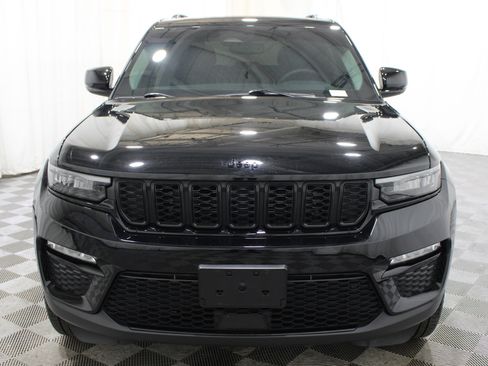 Used 2023 Jeep Grand Cherokee Limited w/ Black Appearance Package image 35