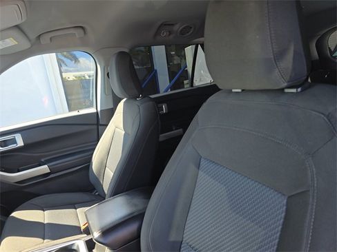Used 2022 Ford Explorer XLT image 18