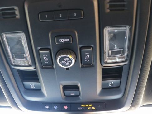 Used 2021 GMC Yukon AT4 image 32