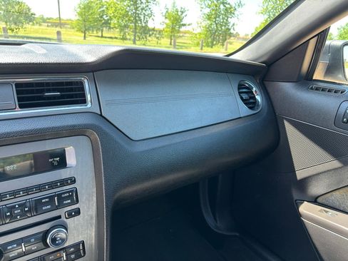 Used 2011 Ford Mustang Coupe RWD image 15