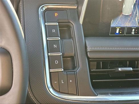 Used 2024 GMC Yukon XL AT4 w/ Technology Package image 15