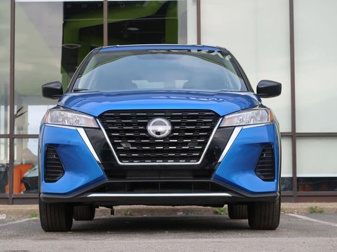 Used 2024 Nissan Kicks S image 3