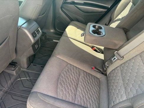Used 2019 Chevrolet Equinox LT w/ Driver Convenience Package FWD image 31