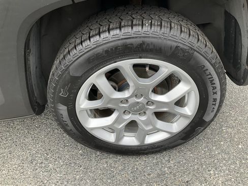 Used 2016 Jeep Renegade Latitude w/ Popular Equipment Group AWD/4WD image 14