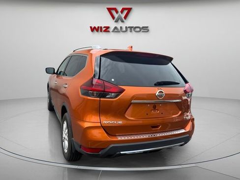 Used 2018 Nissan Rogue SV AWD/4WD image 7