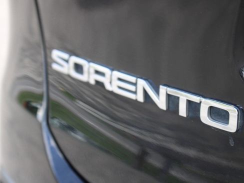 Used 2018 Kia Sorento FWD image 18