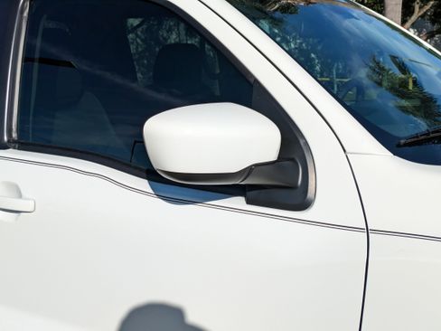 Used 2024 Nissan Frontier SV w/ SV Convenience Package image 12