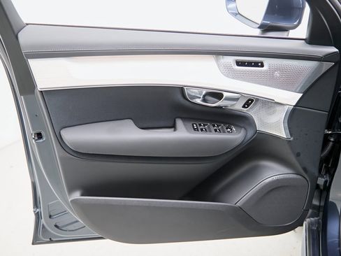 Certified 2025 Volvo XC90 B6 Ultra image 10