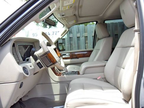 Used 2014 Lincoln Navigator Base 4x2 4dr SUV image 21