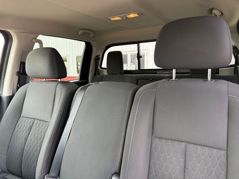 Used 2018 Nissan Titan SV AWD/4WD image 16