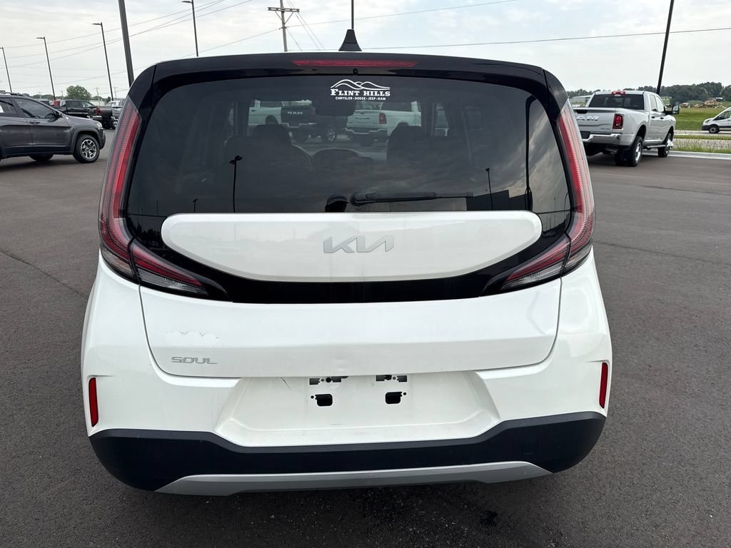 Used 2024 Kia Soul LX w/ Option Group 015 FWD image 4