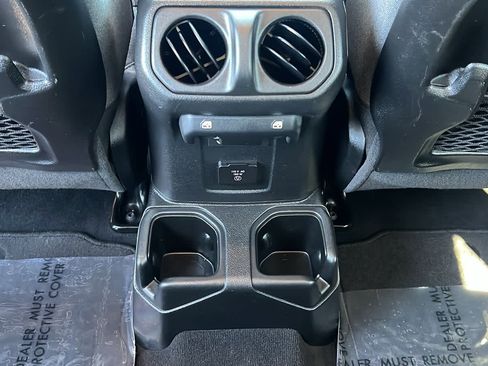 Certified 2024 Jeep Wrangler Unlimited Rubicon image 25