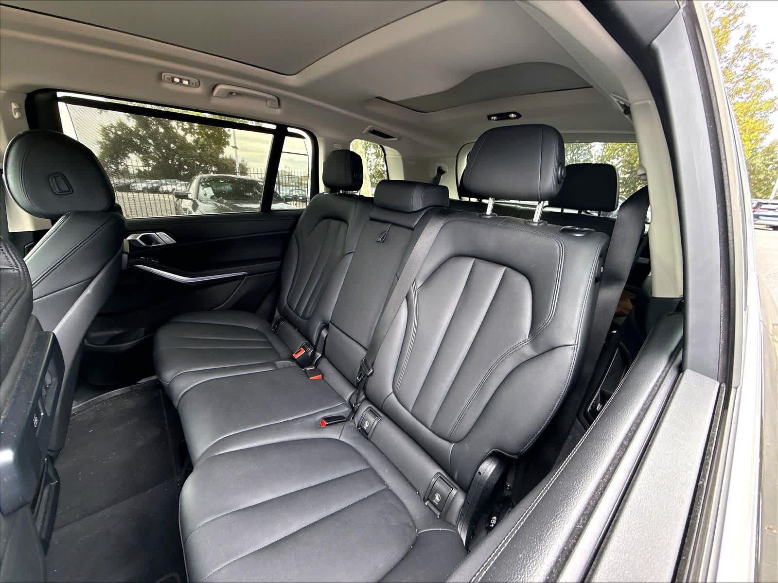 Used 2022 BMW X7 xDrive40i w/ Premium Package AWD/4WD image 12
