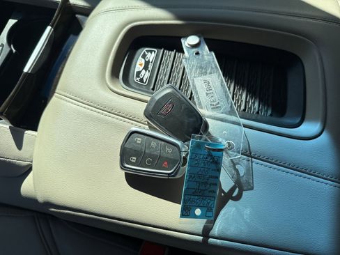 Used 2019 Cadillac Escalade Luxury w/ LPO, Radiant Package image 28