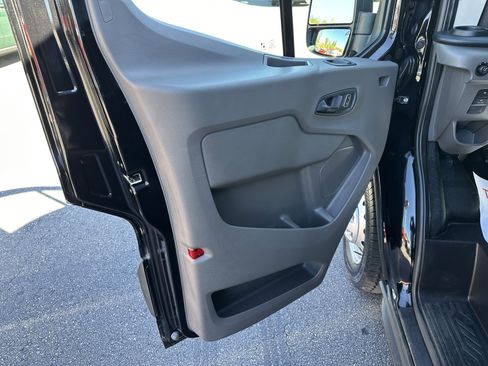 Used 2023 Ford Transit 250 XL image 9
