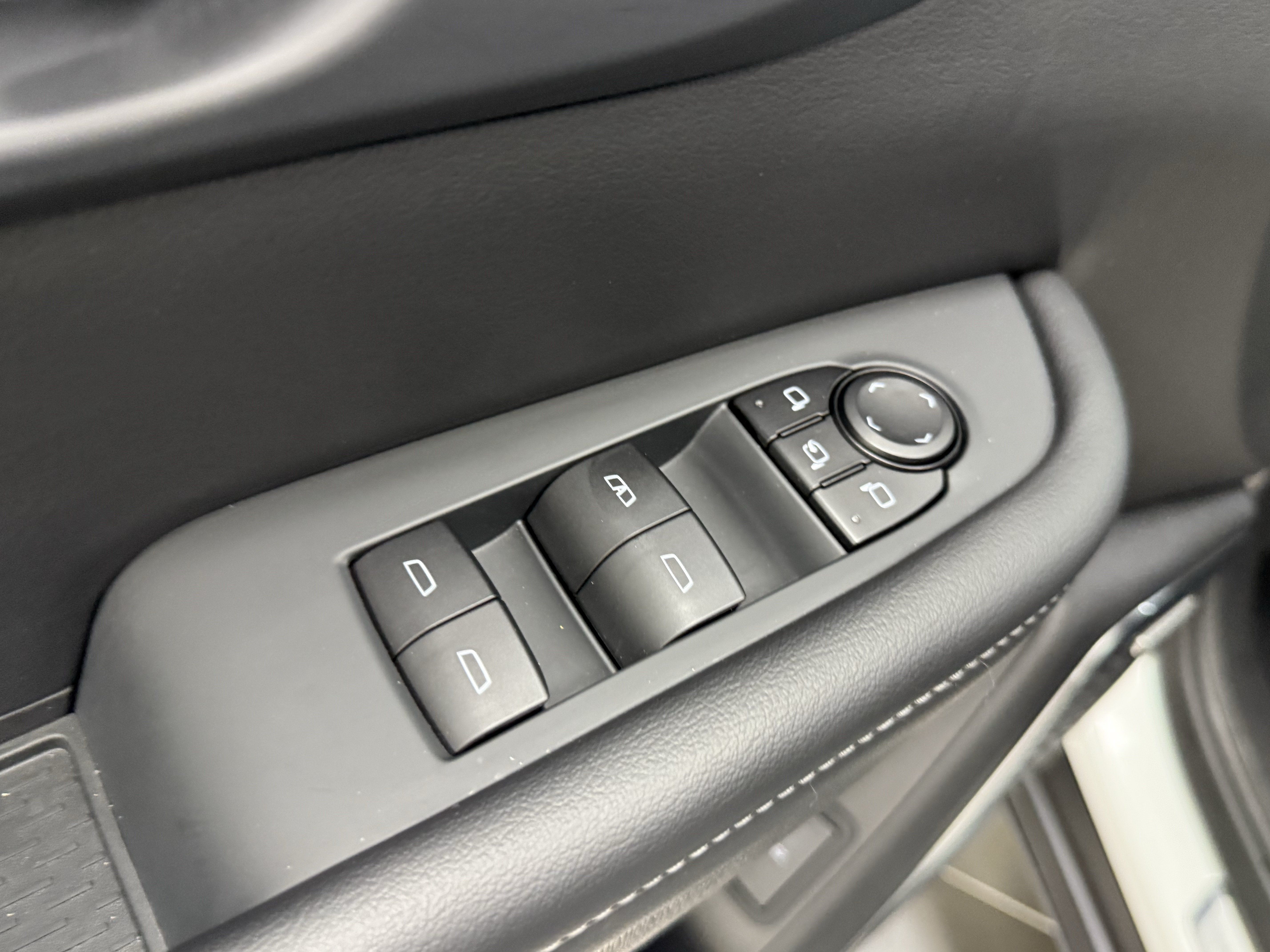 Used 2025 Buick Enclave Preferred FWD image 11