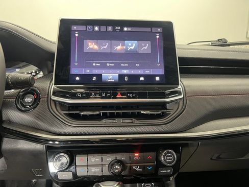 Used 2024 Jeep Compass Trailhawk image 11