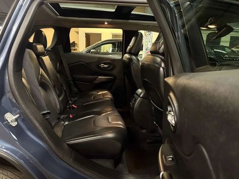 Used 2019 Jeep Cherokee Limited AWD/4WD image 23
