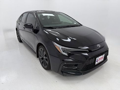 Used 2024 Toyota Corolla SE image 2