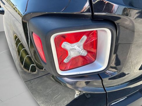 Used 2016 Jeep Renegade Limited FWD image 30