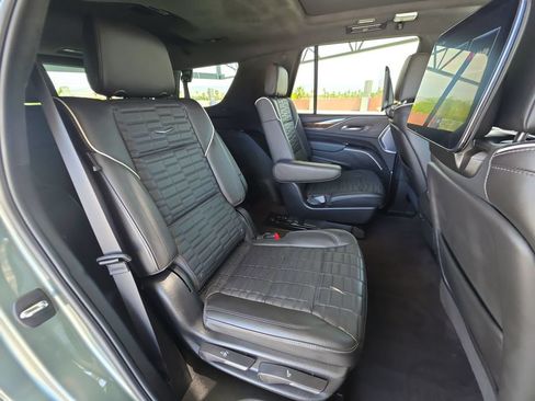 Used 2024 Cadillac Escalade Premium Luxury Platinum AWD/4WD image 28