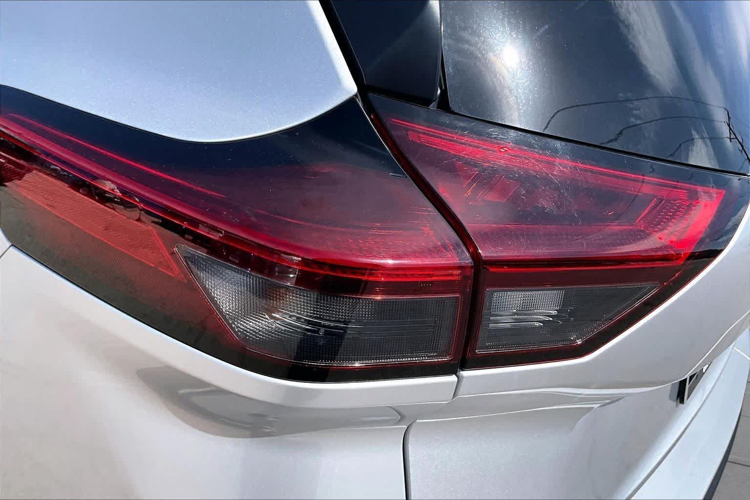 Used 2024 Nissan Rogue SV FWD image 28