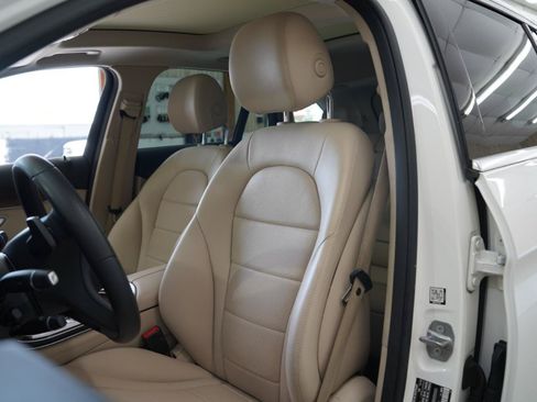 Used 2017 Mercedes-Benz GLC 300 image 27