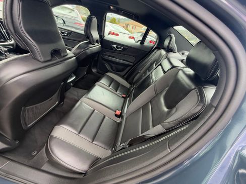 Used 2019 Volvo S60 T5 R-Design image 13