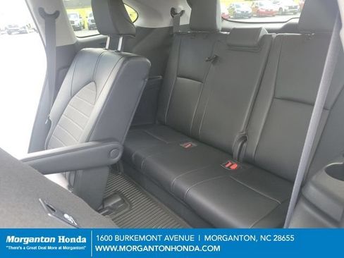 Used 2023 Toyota Highlander XLE FWD image 12