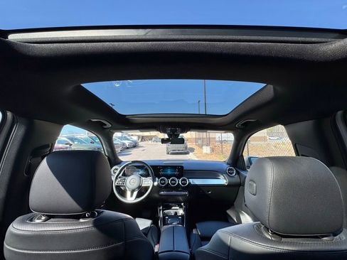 Used 2021 Mercedes-Benz GLB 250 image 3