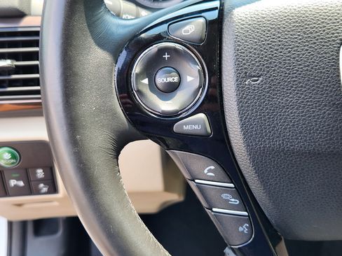 Used 2017 Honda Accord Touring image 24