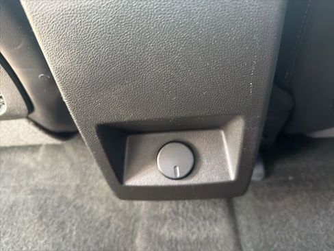 Used 2017 Chevrolet Equinox Premier w/ Enhanced Convenience Package FWD image 17