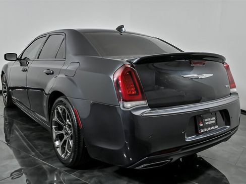 Used 2018 Chrysler 300 S w/ 300S Premium Group RWD image 8