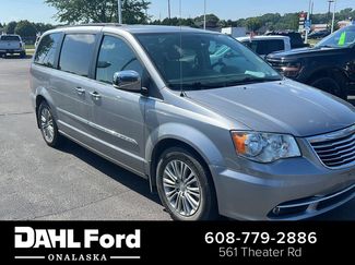 Used 2016 Chrysler Town & Country Touring-L w/ Driver Convenience Group FWD video 1