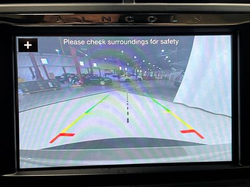 Used 2017 Lincoln Continental Select w/ Climate Package FWD image 11
