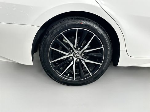 Used 2021 Toyota Camry SE FWD image 11