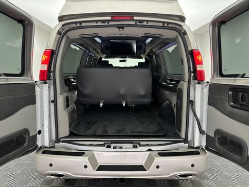 Used 2023 Chevrolet Express 2500 Extended RWD image 10