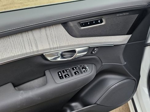Certified 2025 Volvo XC90 T8 Ultra w/ Protection Package Premier image 17