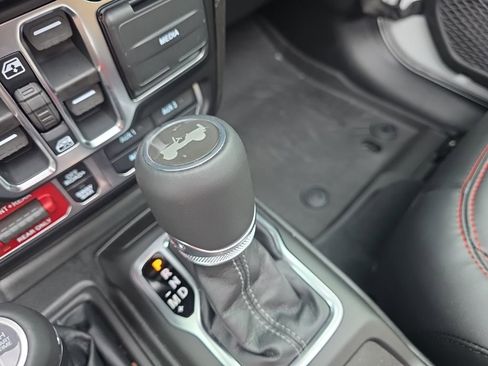 Used 2026 Jeep Wrangler Unlimited Rubicon AWD/4WD image 31