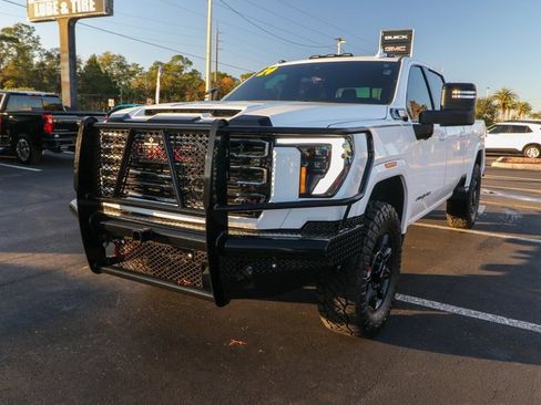 Used 2024 GMC Sierra 2500 AT4 w/ Technology Package image 3