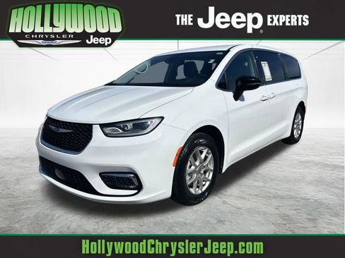 Used 2024 Chrysler Pacifica Touring-L FWD image 1