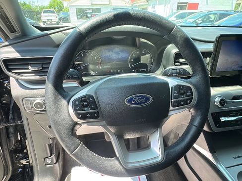 Used 2022 Ford Explorer XLT w/ Equipment Group 202A AWD/4WD image 10