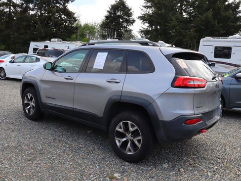 Used 2015 Jeep Cherokee Trailhawk AWD/4WD image 3