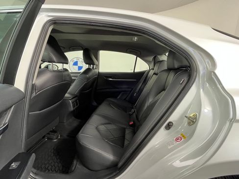 Used 2018 Toyota Camry XLE FWD image 18