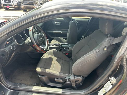 Used 2017 Ford Mustang Coupe RWD image 11